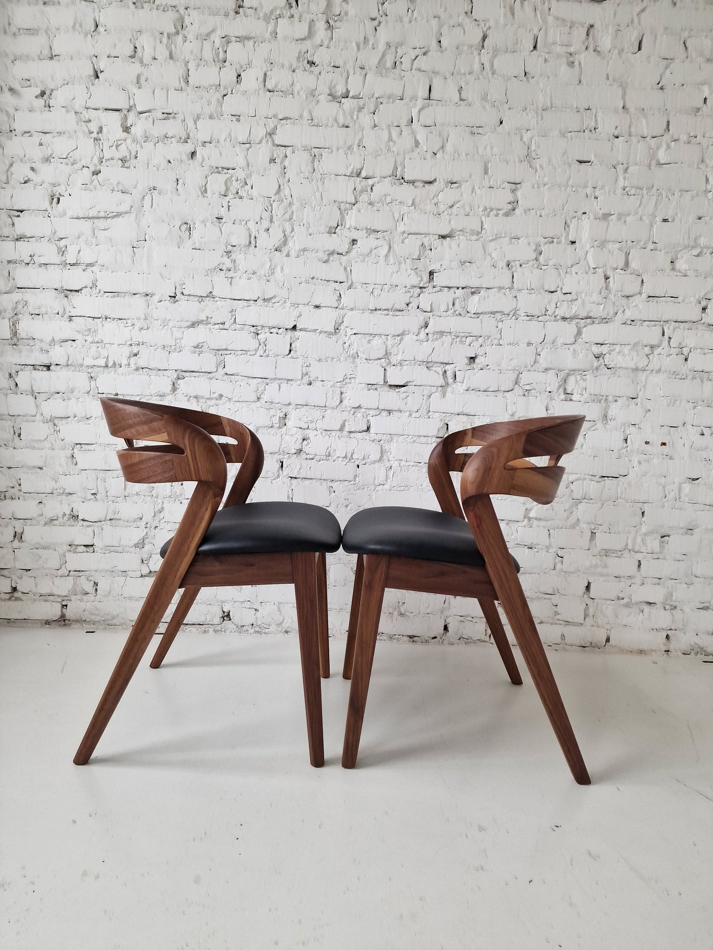 NOAH | Dining Chair in Solid Walnut