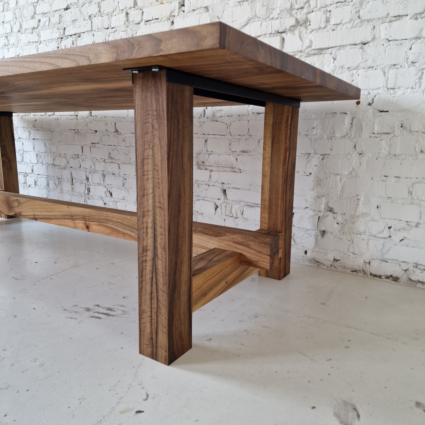 Extendable dining table Emilia
