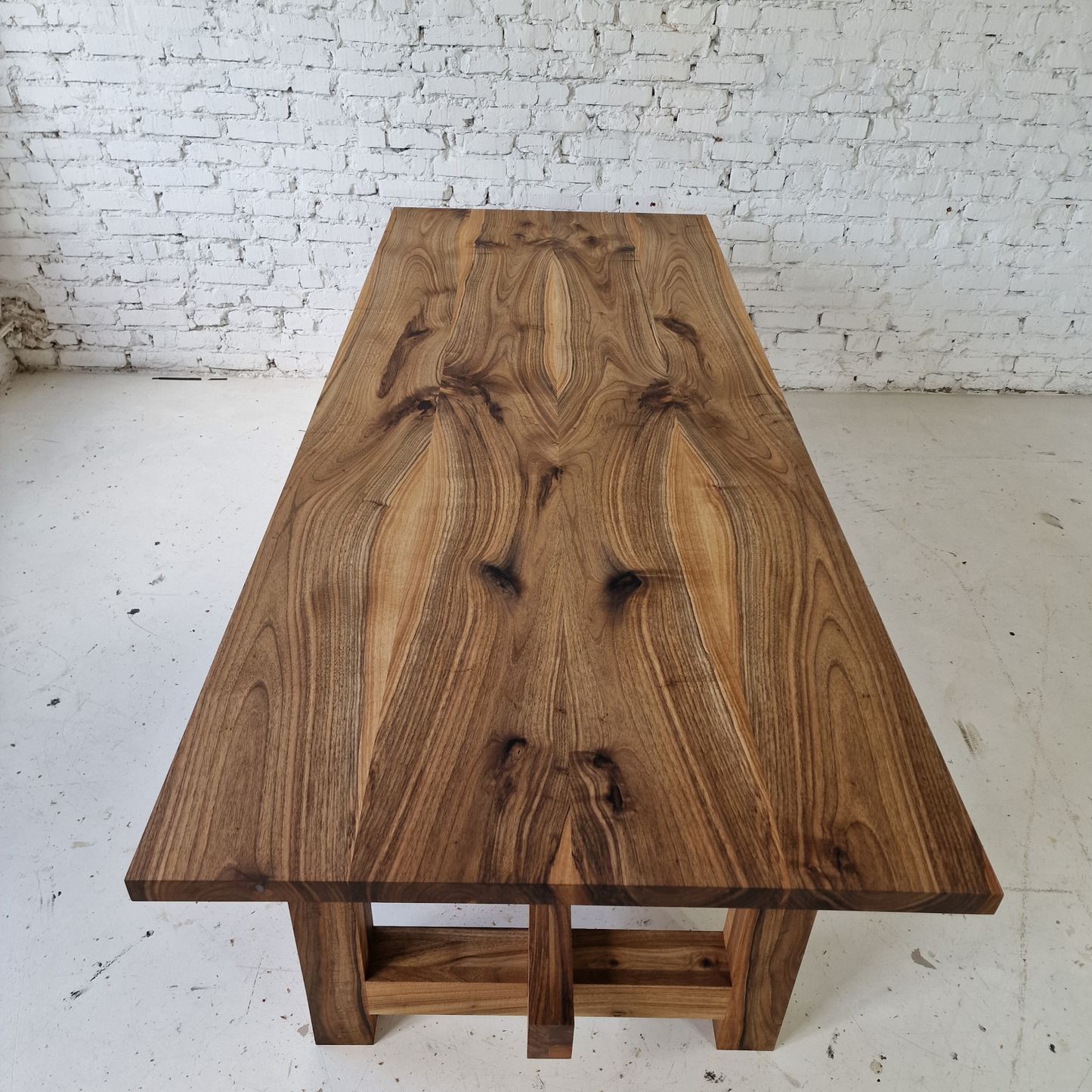 Extendable dining table Emilia