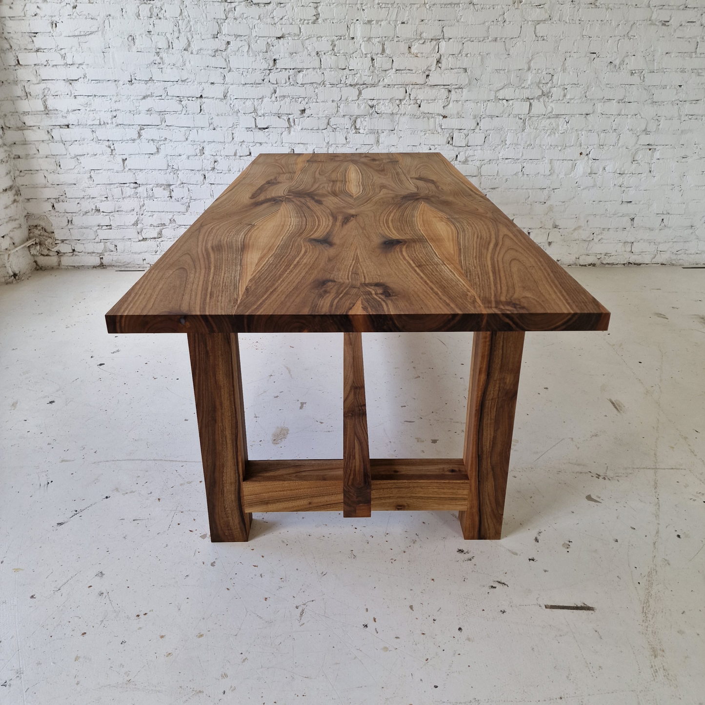 Extendable dining table Emilia