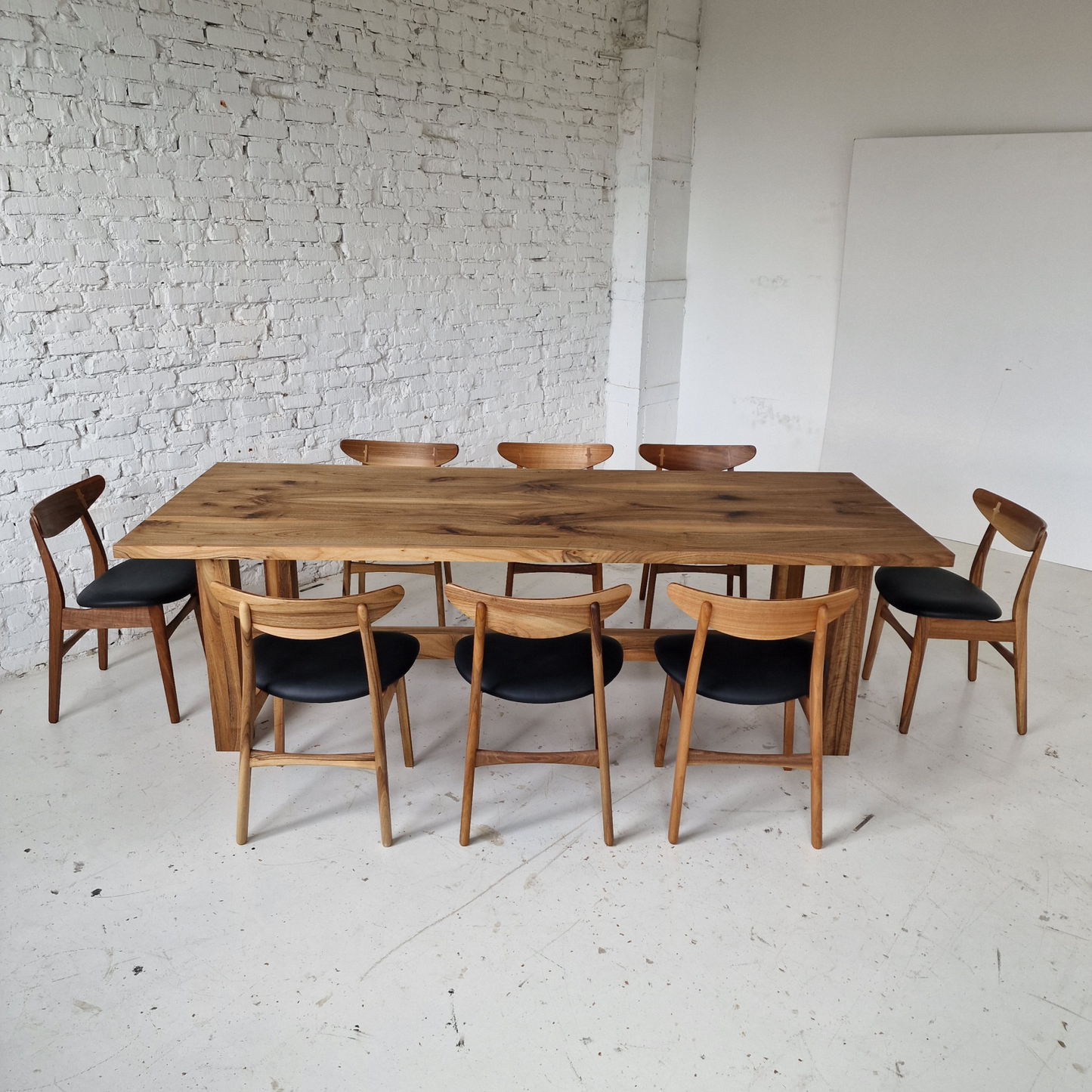 Extendable dining table Emilia