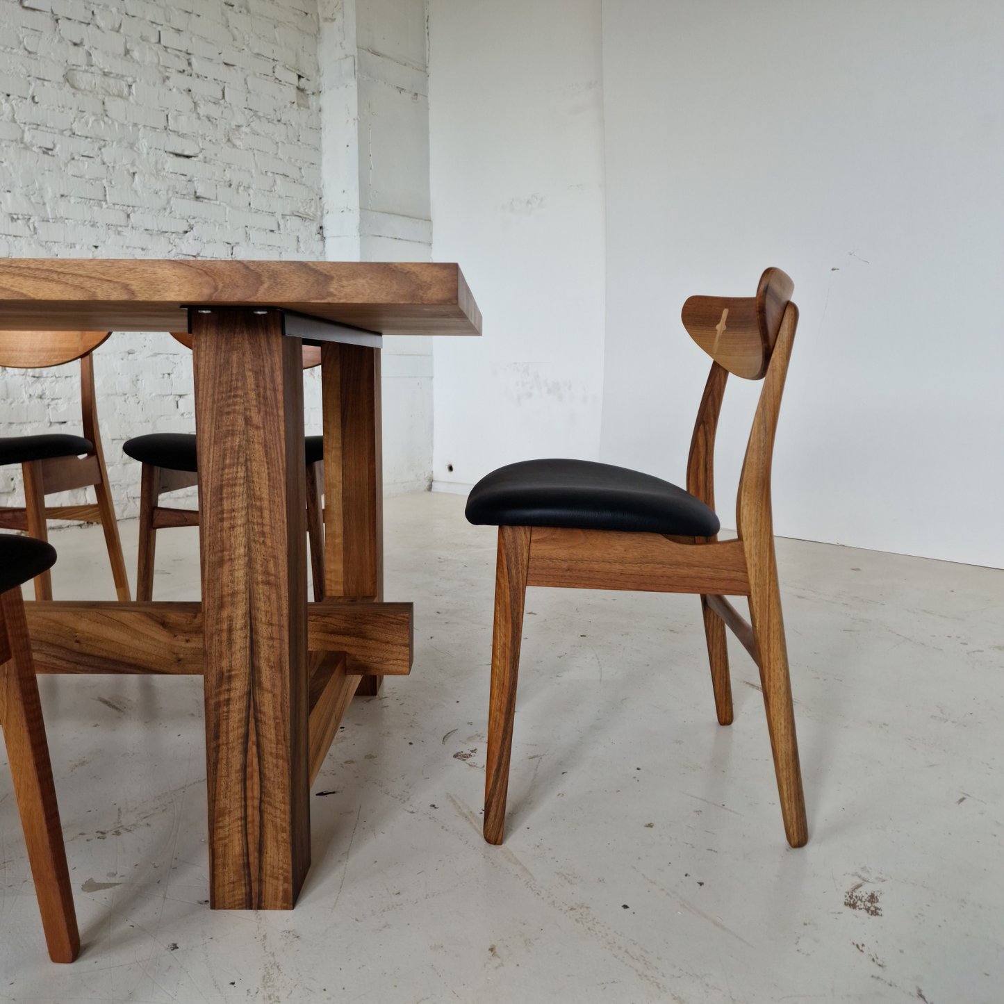 Extendable dining table Emilia
