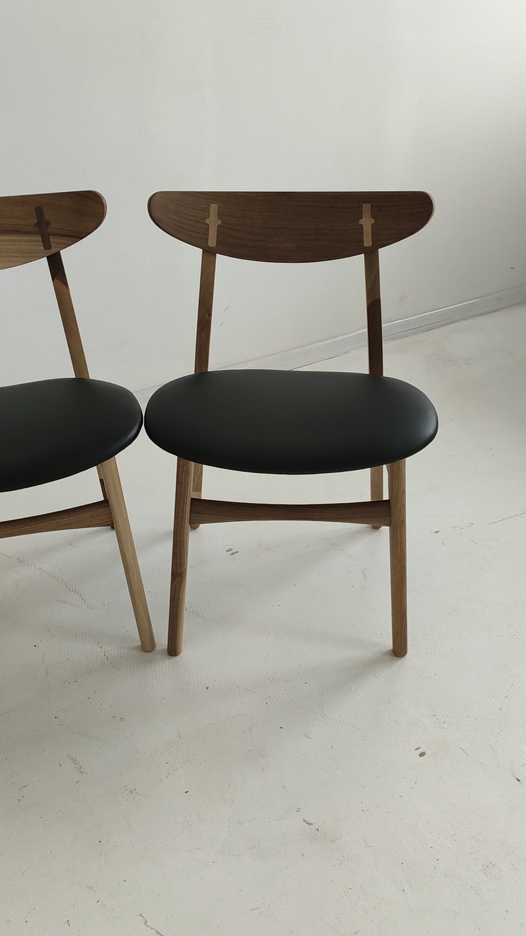 SIENNA | Dining Chair in Solid Walnut