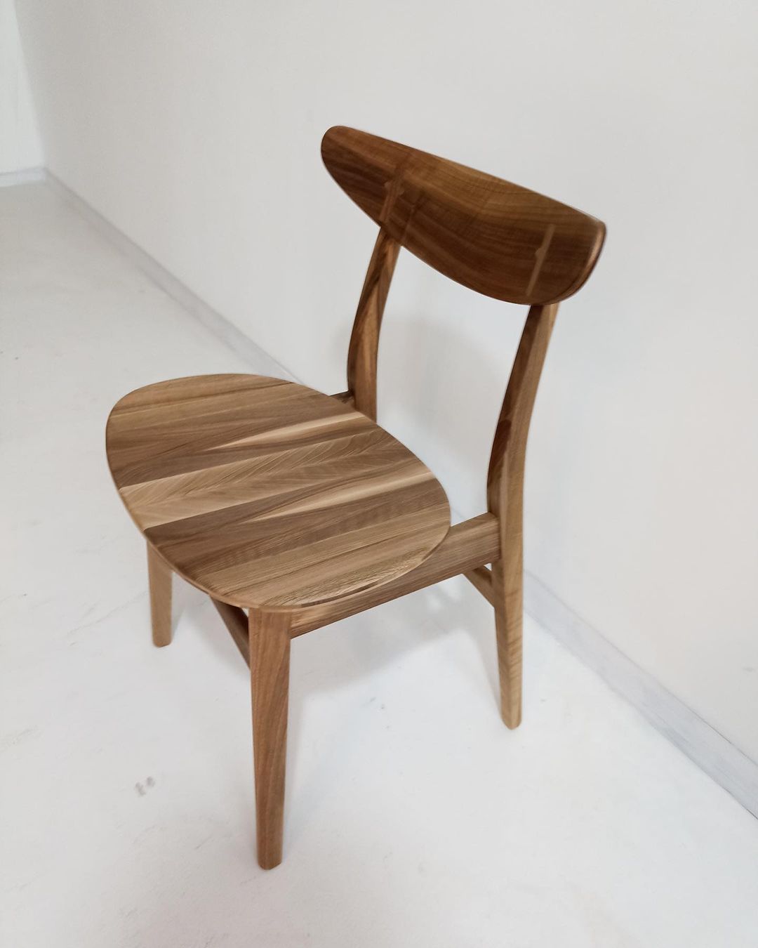 SIENNA | Dining Chair in Solid Walnut