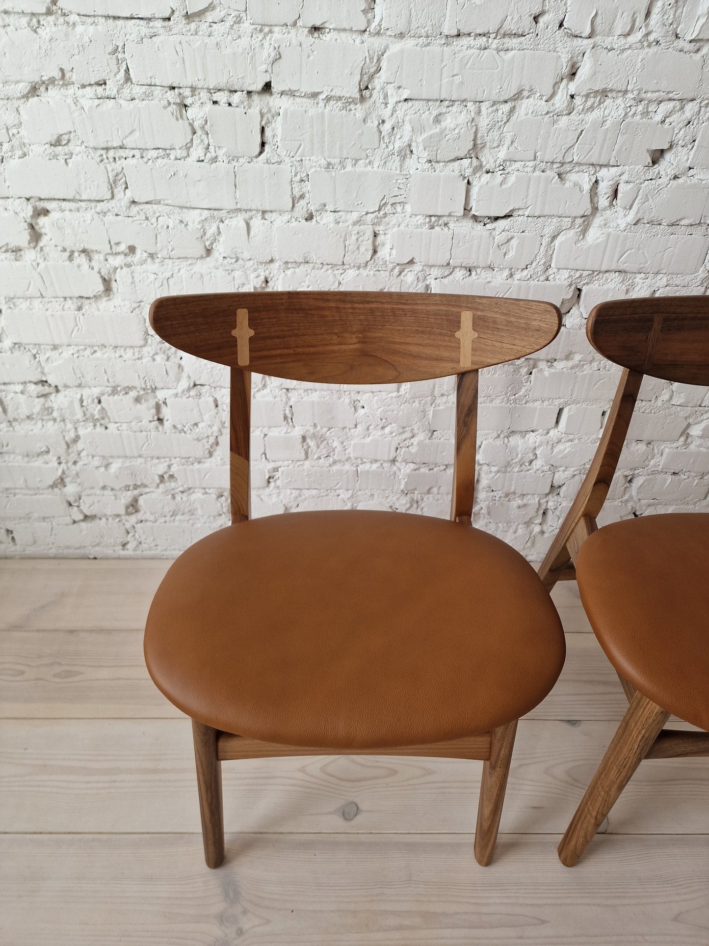 SIENNA | Dining Chair in Solid Walnut