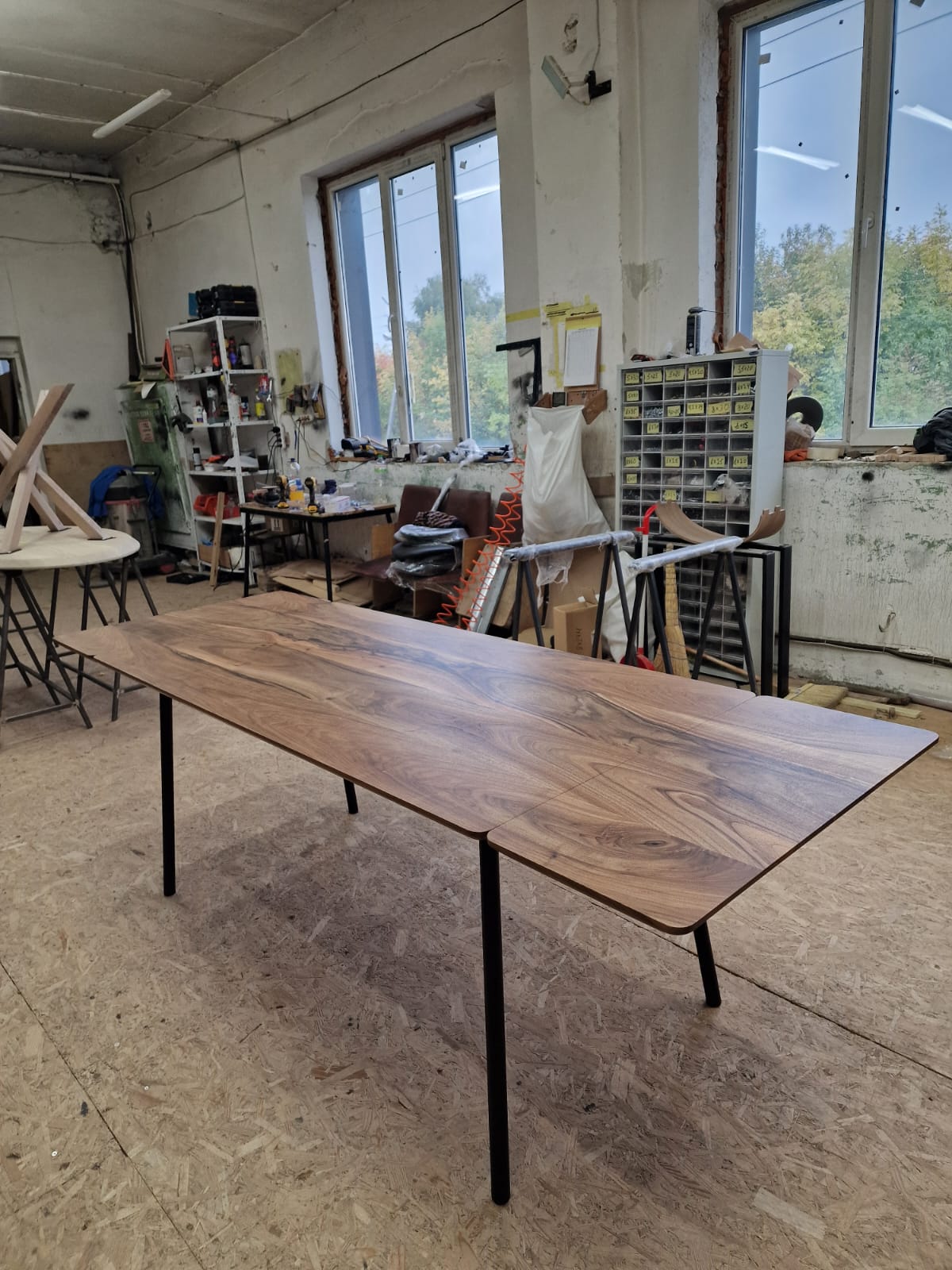 GENEVA | Extendable Dining Table – Solid Walnut