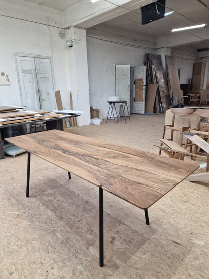 GENEVA | Extendable Dining Table – Solid Walnut