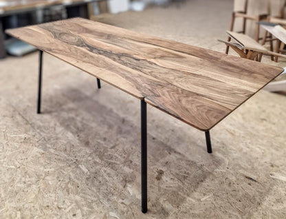 GENEVA | Extendable Dining Table – Solid Walnut