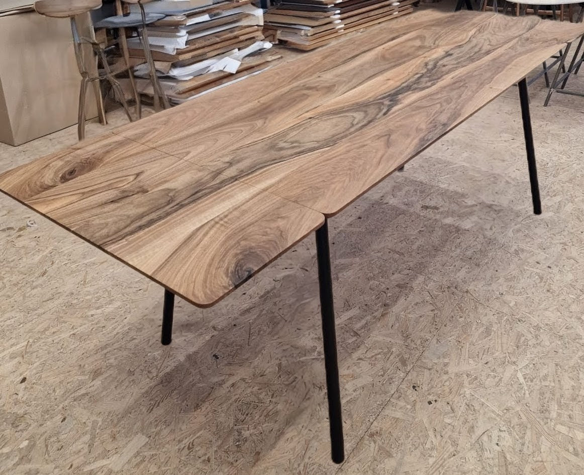 GENEVA | Extendable Dining Table – Solid Walnut