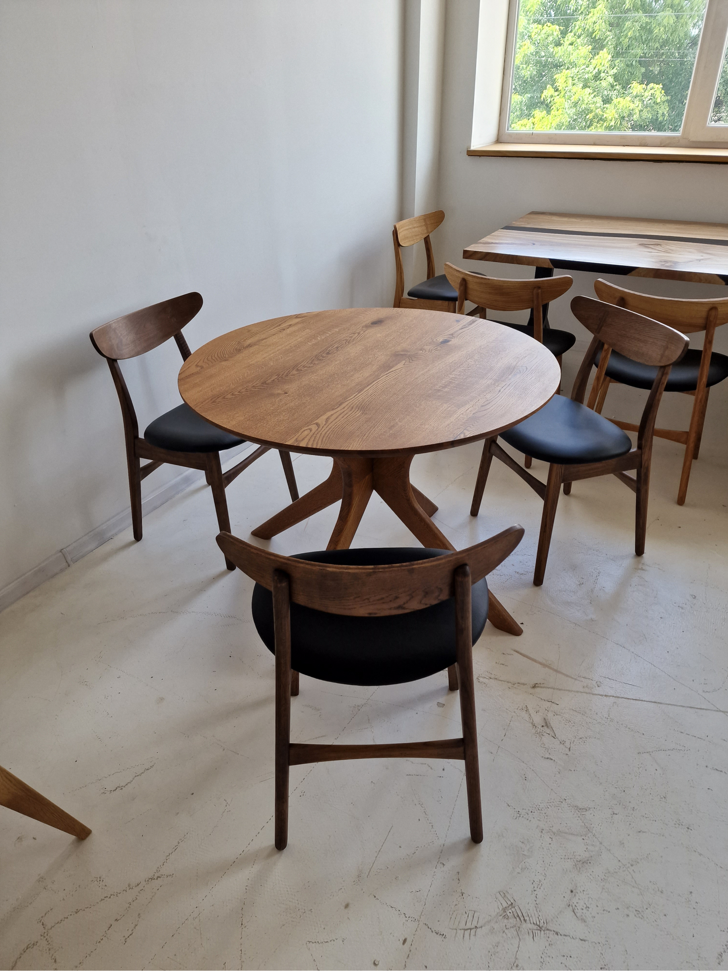 Extendable round table Bangkok