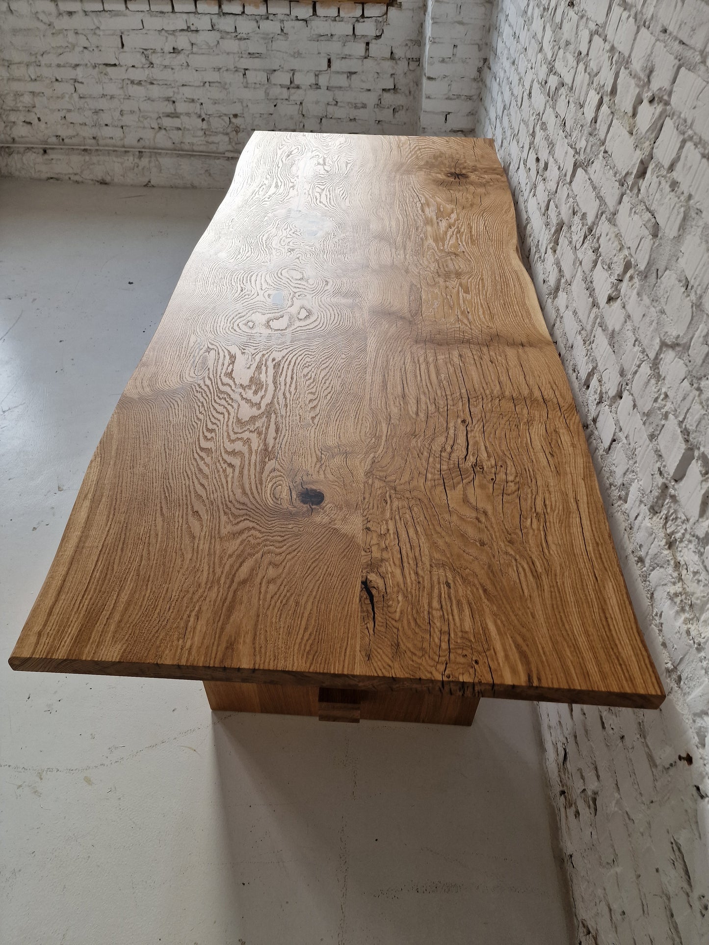 Extendable table London