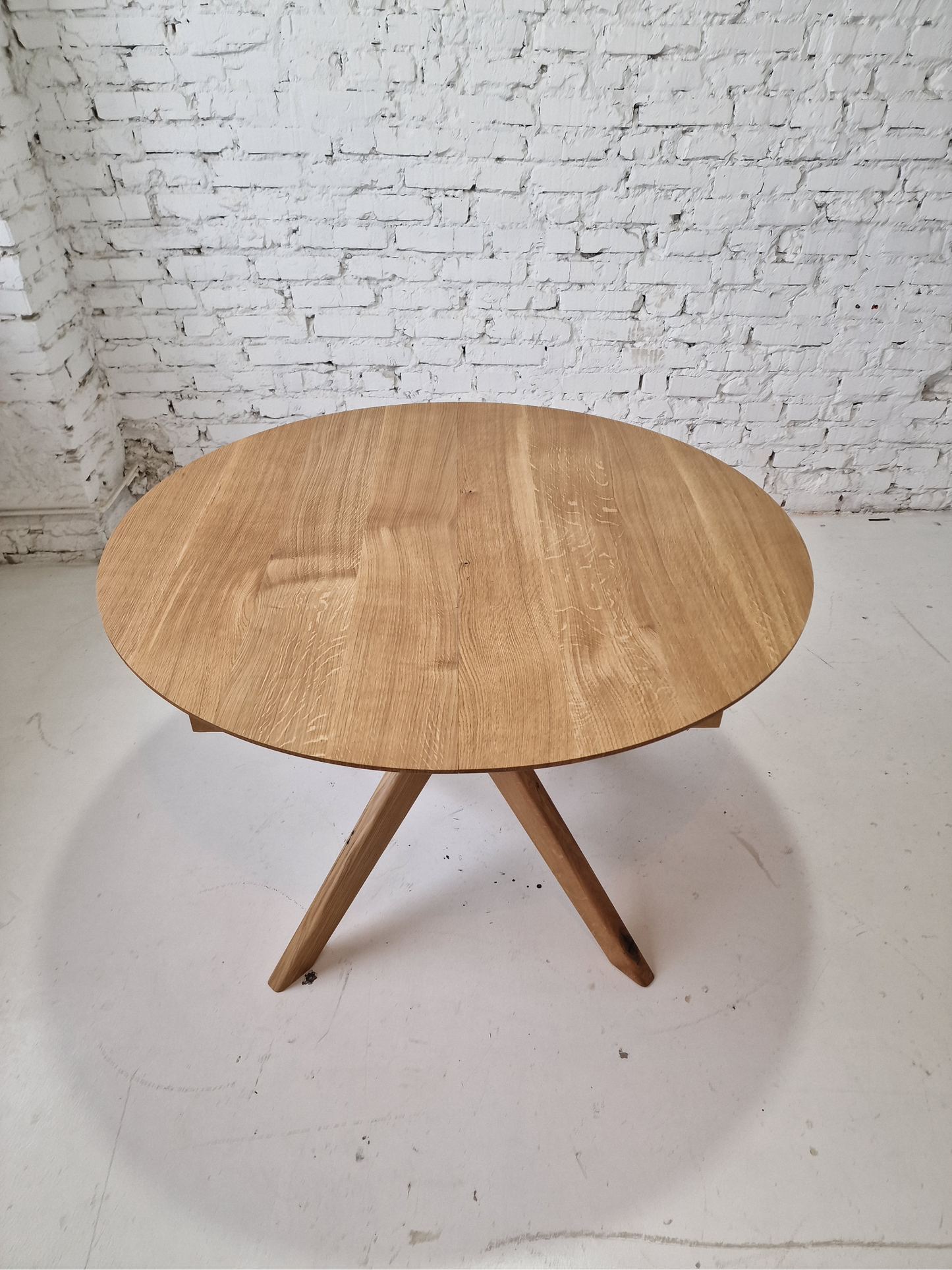 Extendable round table Bangkok