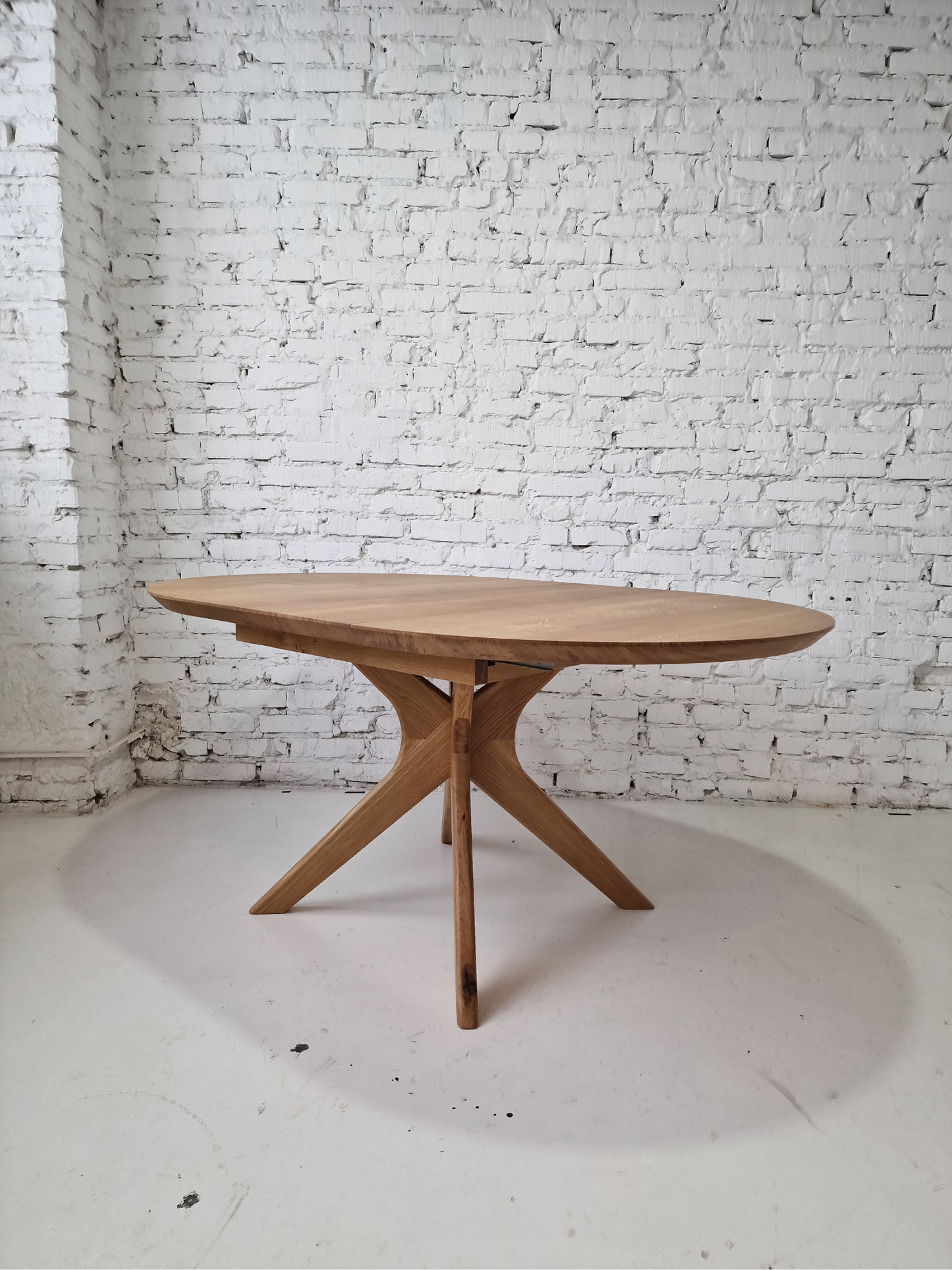 Extendable round table Bangkok