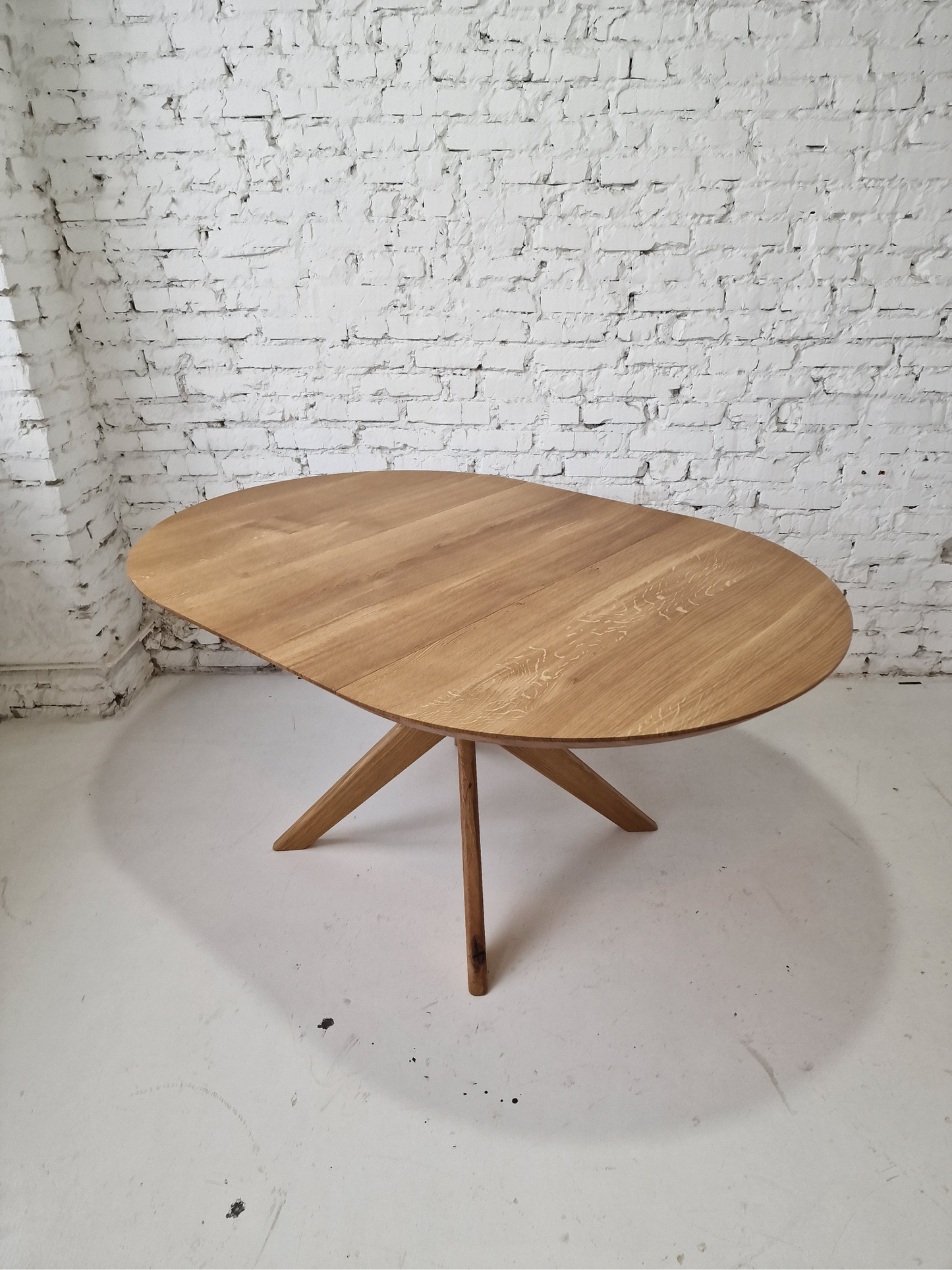 Extendable round table Bangkok