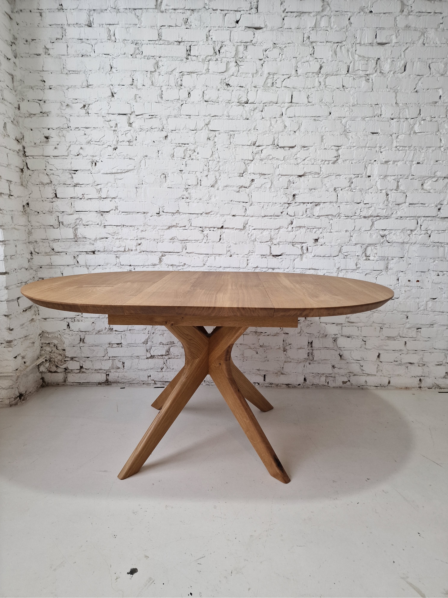 Extendable round table Bangkok