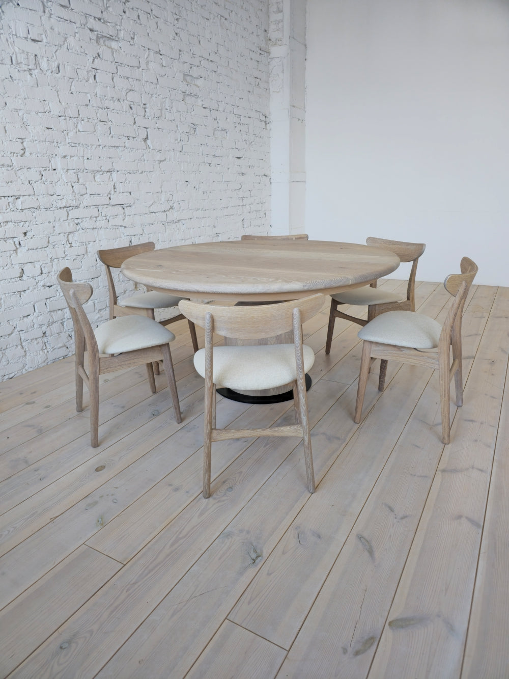 FREYA | Extendable Round Dining Table – White Oak