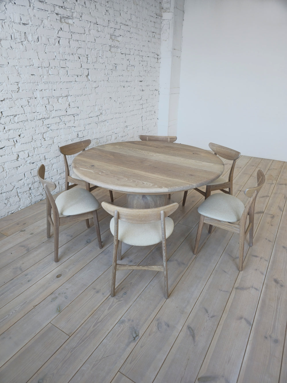 FREYA | Extendable Round Dining Table – White Oak
