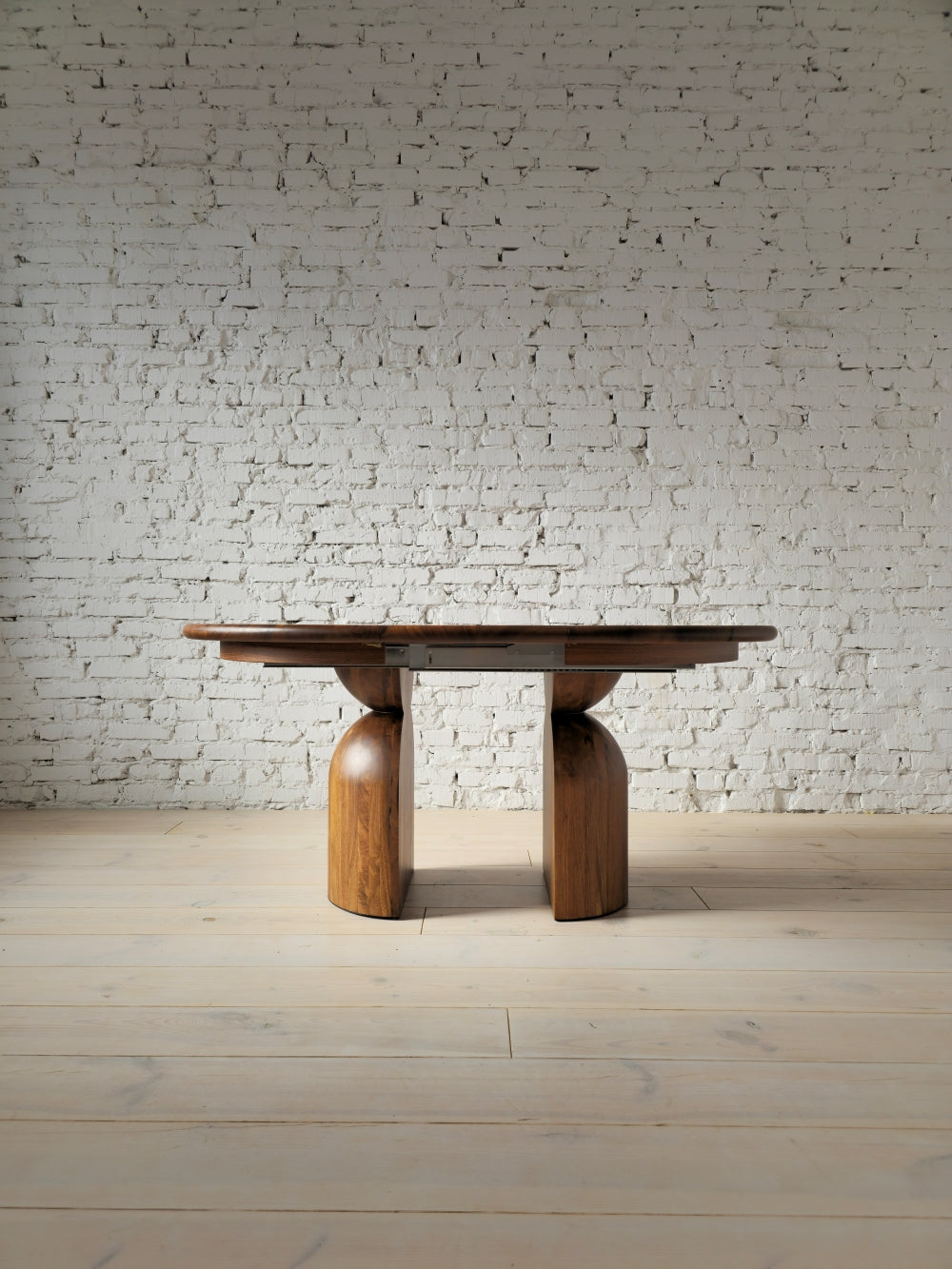 FREYA | Extendable Round Dining Table – Teak Walnut
