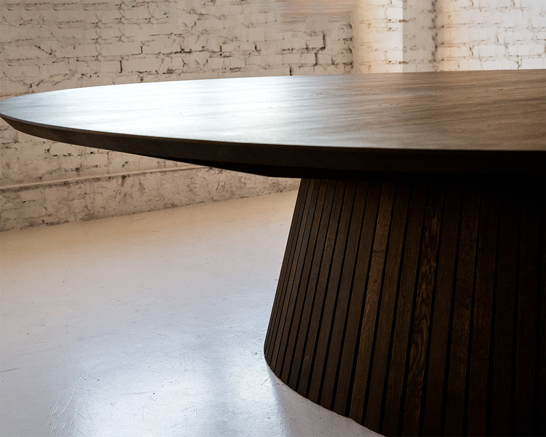 LIA | Extendable Round Dining Table – Charcoal Walnut