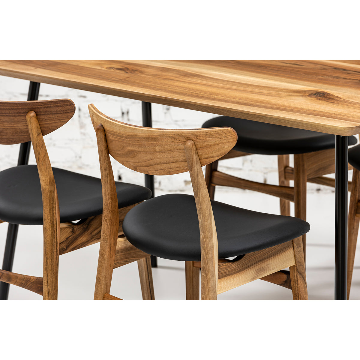 GENEVA | Extendable Dining Table – Solid Walnut