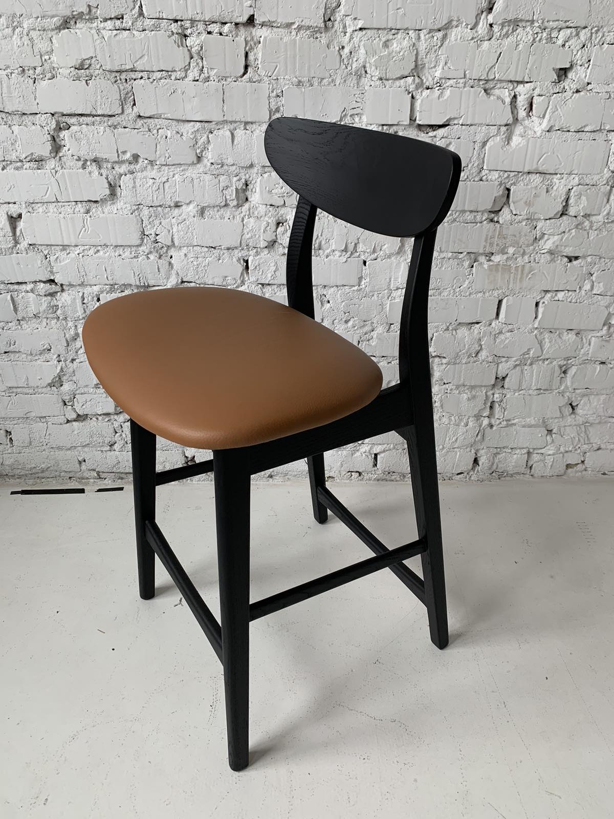 SIENNA | Bar Chair in Solid Walnut
