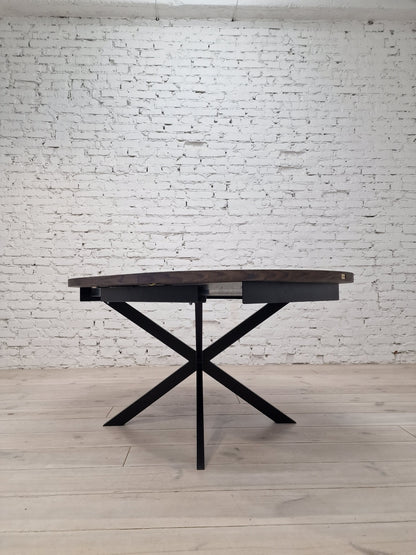 ISKRA | Extendable Round Herringbone Dining Table – Solid Oak