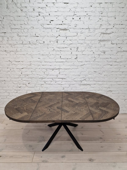 ISKRA | Extendable Round Herringbone Dining Table – Solid Oak