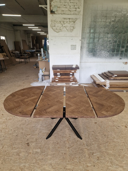 ISKRA | Extendable Round Herringbone Dining Table – Solid Oak