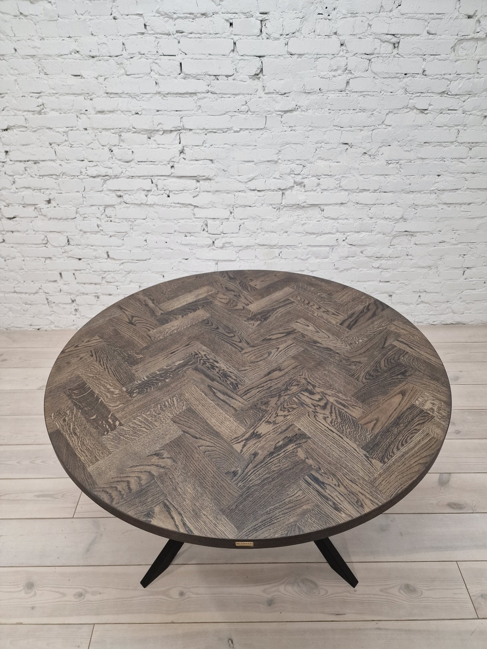 ISKRA | Round Herringbone Dining Table – Solid Oak