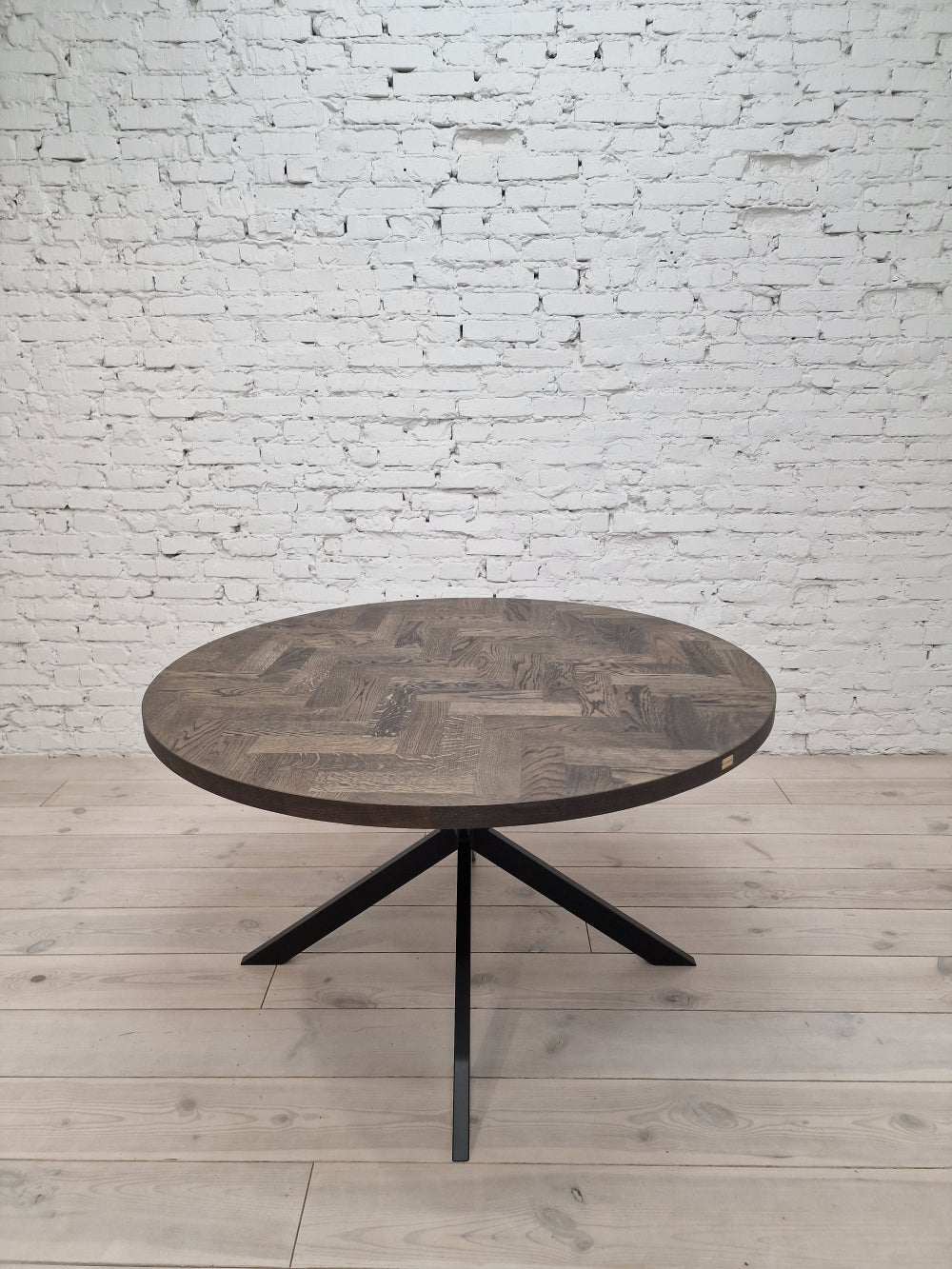 ISKRA | Round Herringbone Dining Table – Solid Oak