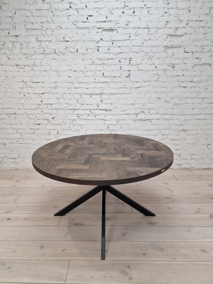 ISKRA | Round Herringbone Dining Table – Solid Oak