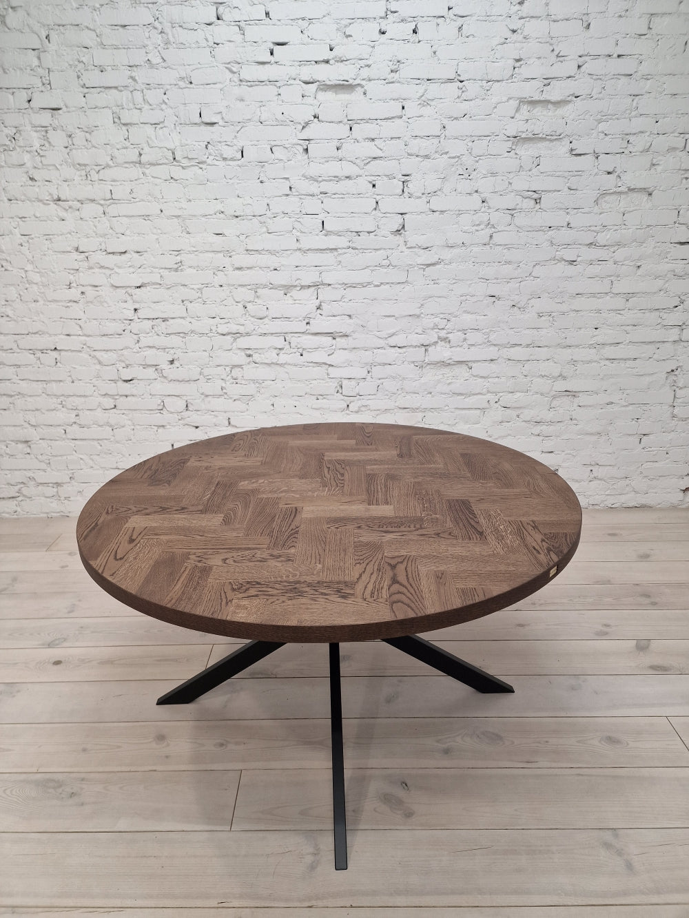 ISKRA | Round Herringbone Dining Table – Solid Oak