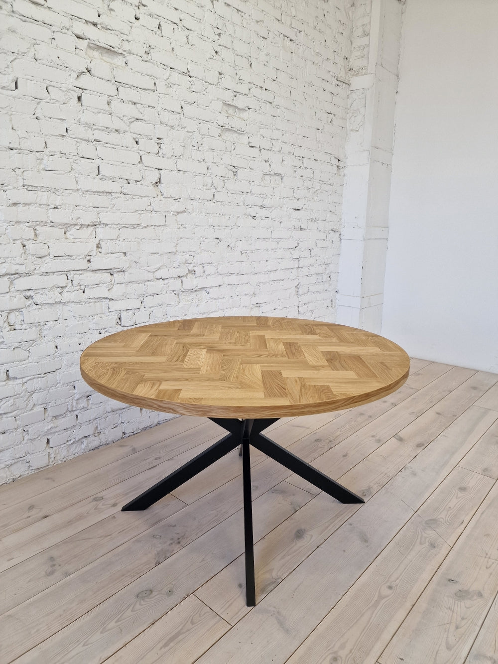 ISKRA | Round Herringbone Dining Table – Solid Oak