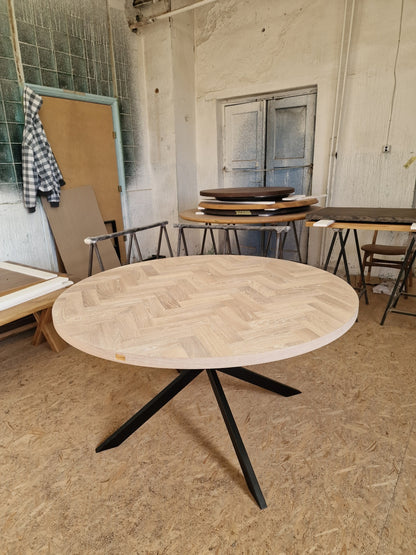 ISKRA | Round Herringbone Dining Table – Solid Oak