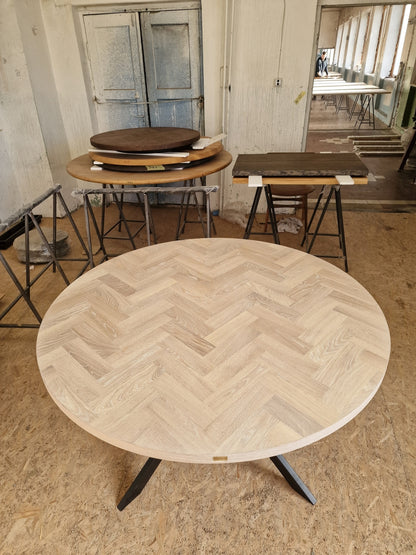 ISKRA | Round Herringbone Dining Table – Solid Oak