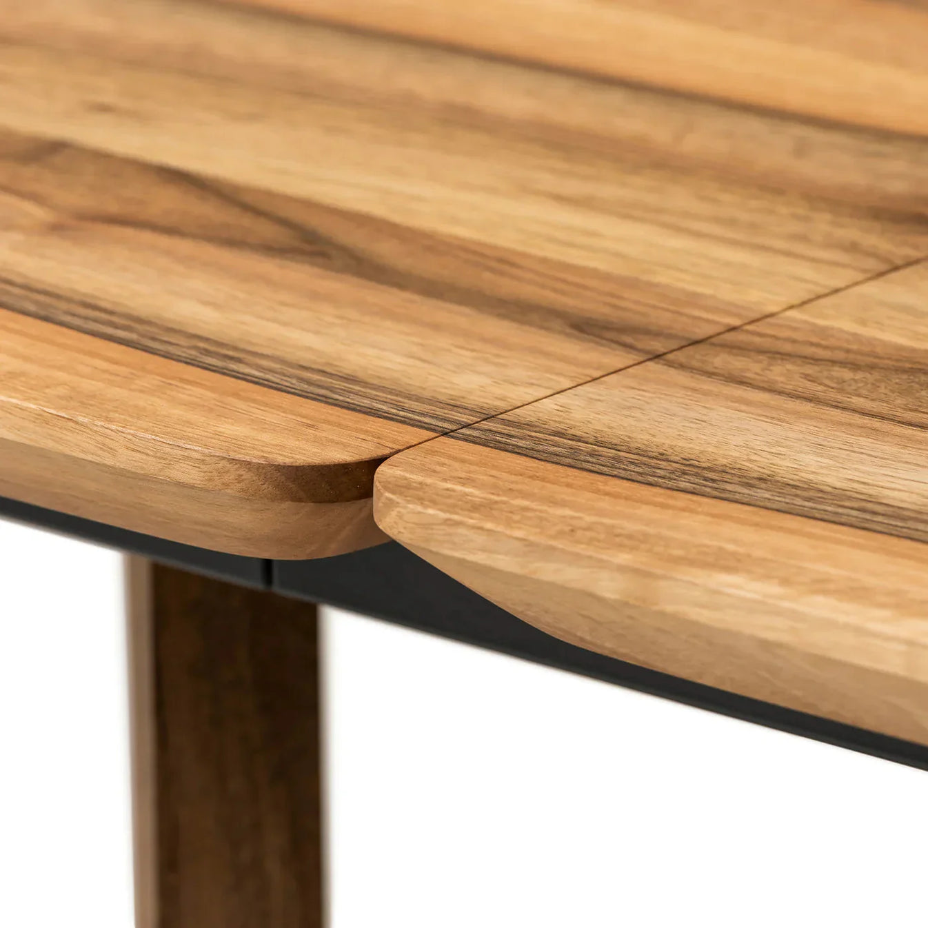 EMMA | Extendable Dining Table – Natural Walnut
