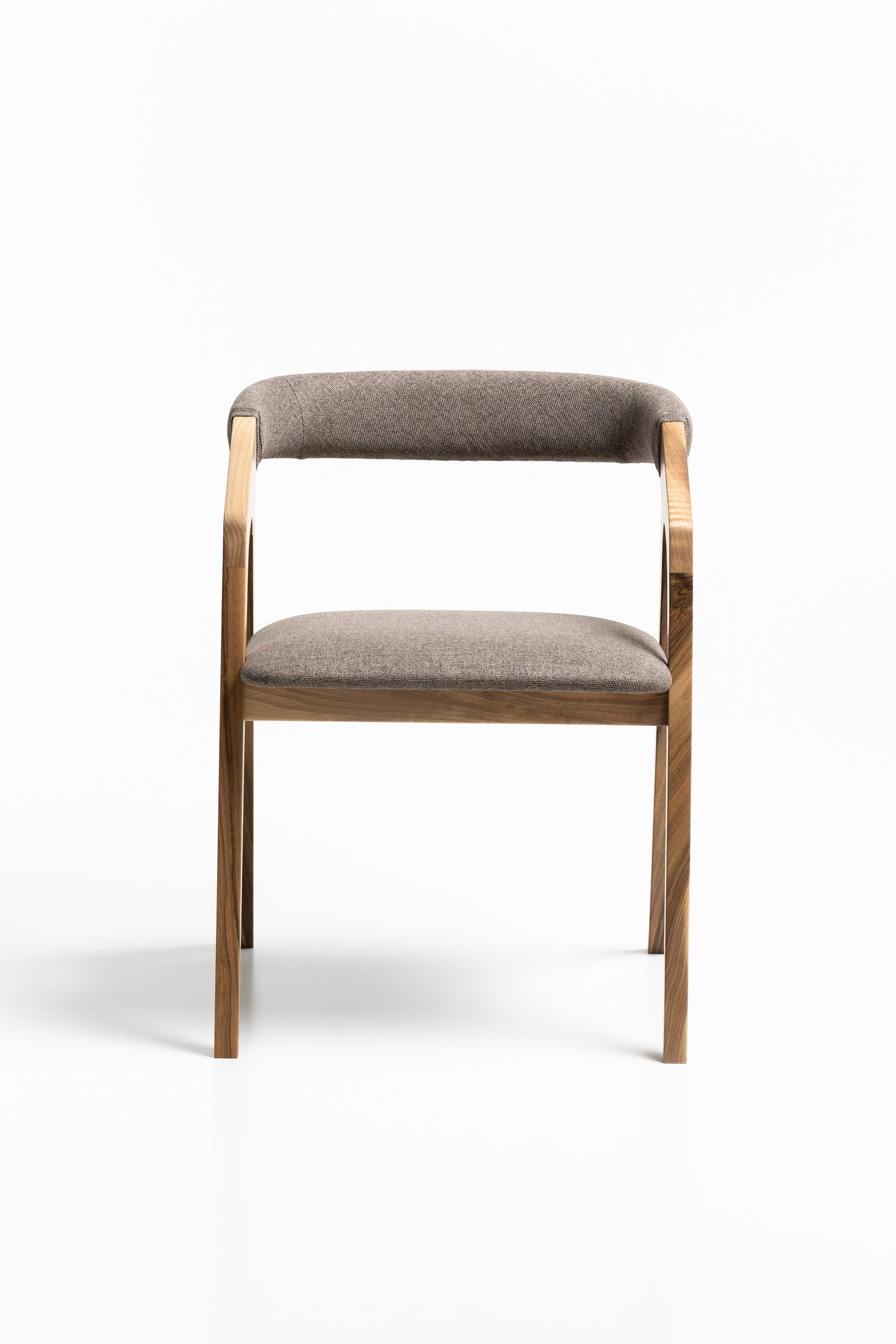 LIA | Chaise de salle à manger en noyer massif