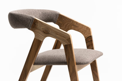 LIA | Chaise de salle à manger en noyer massif