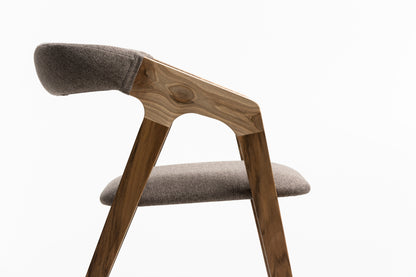 LIA | Chaise de salle à manger en noyer massif