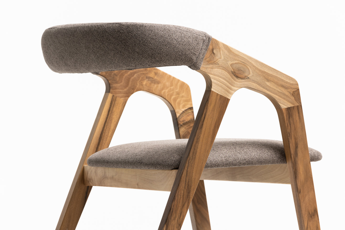 LIA | Chaise de salle à manger en noyer massif