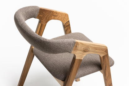 LIA | Chaise de salle à manger en noyer massif