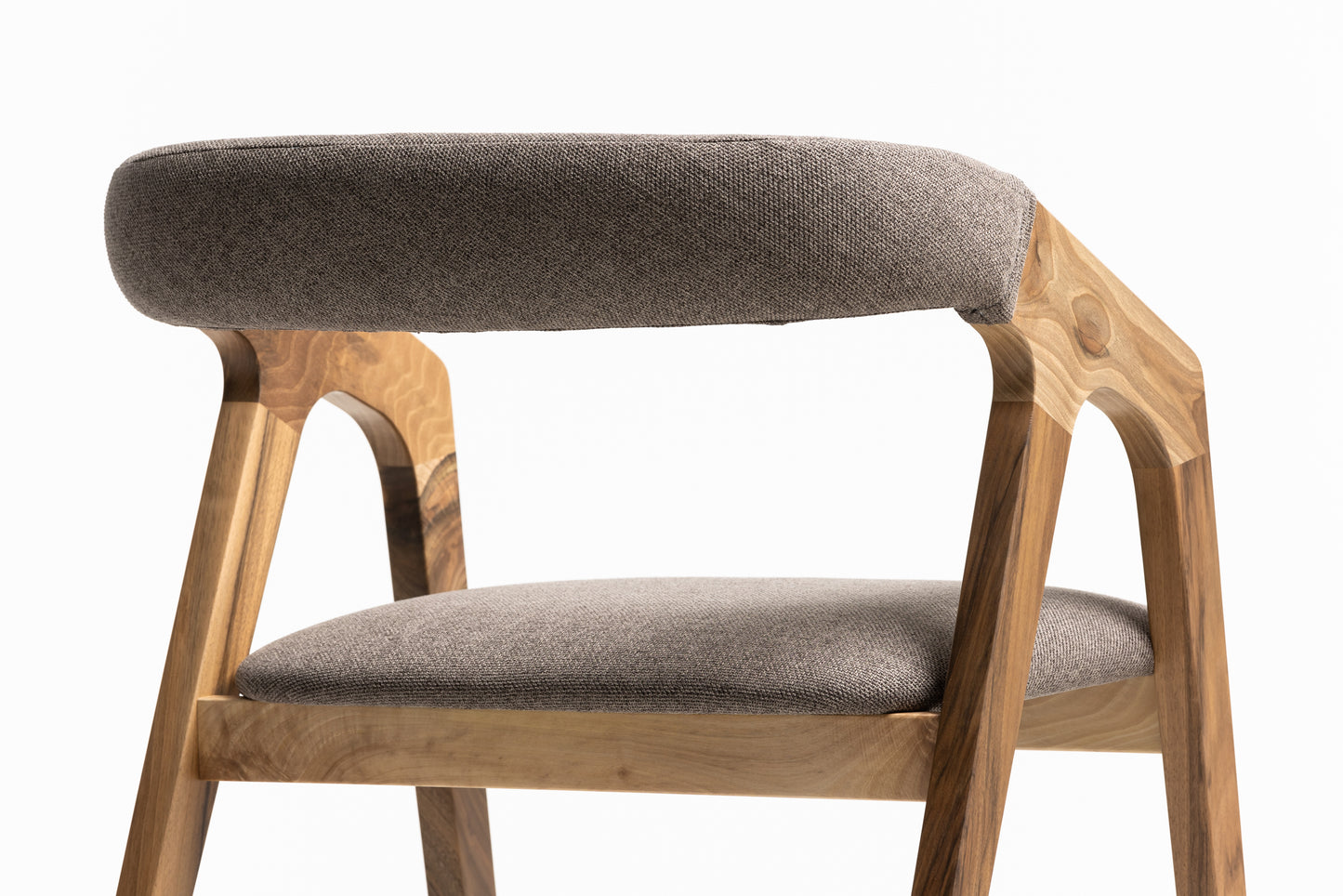 LIA | Chaise de salle à manger en noyer massif