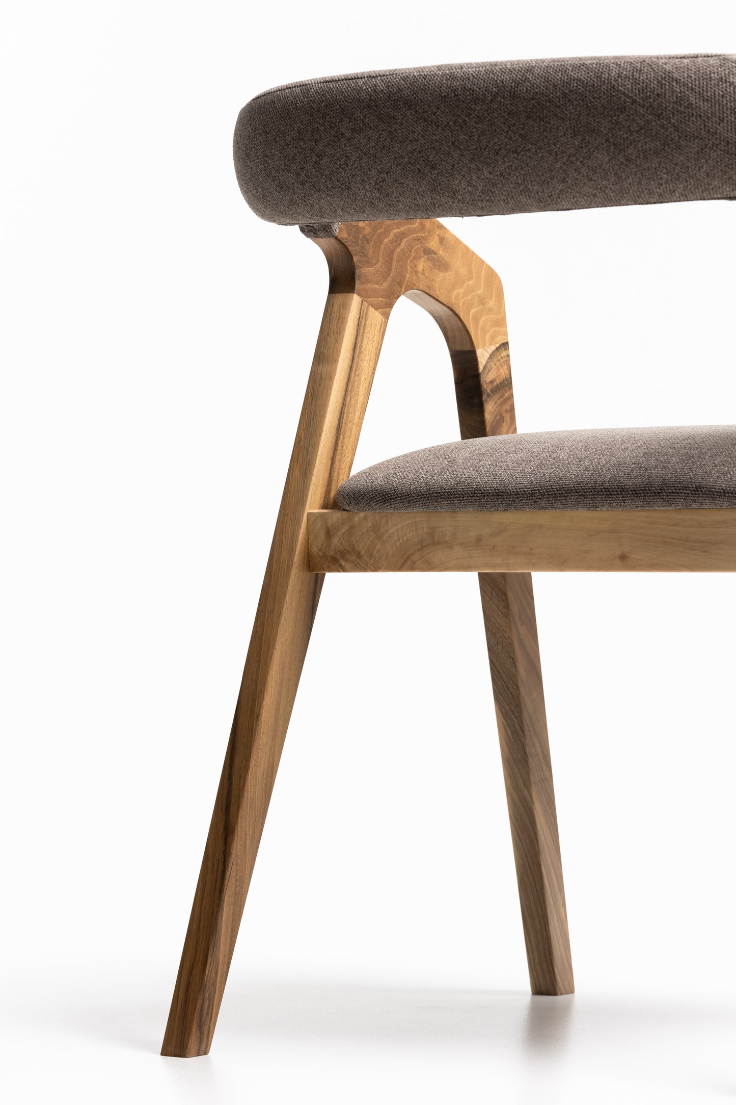 LIA | Chaise de salle à manger en noyer massif