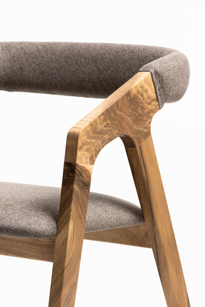 LIA | Chaise de salle à manger en noyer massif