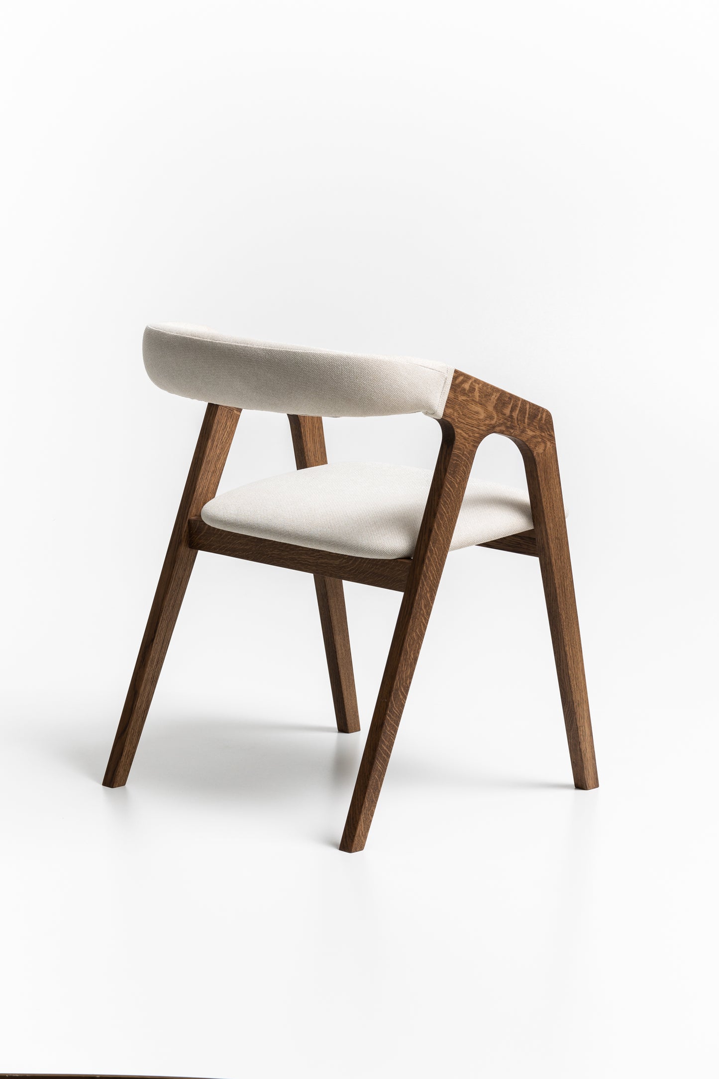 LIA | Chaise de salle à manger en noyer massif