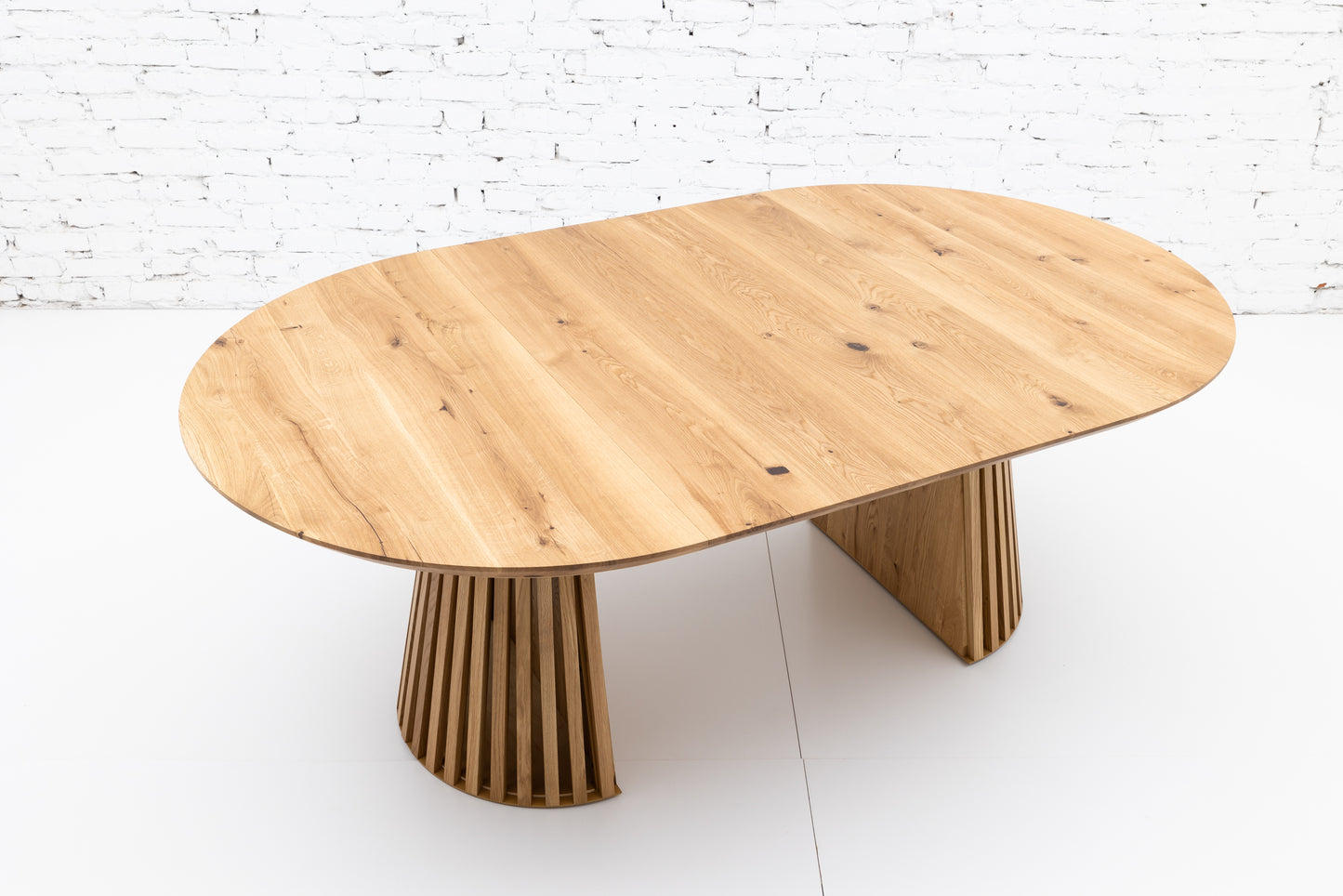 LIA | Extendable Round Dining Table – Natural Oak