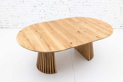 LIA | Extendable Round Dining Table – Natural Oak