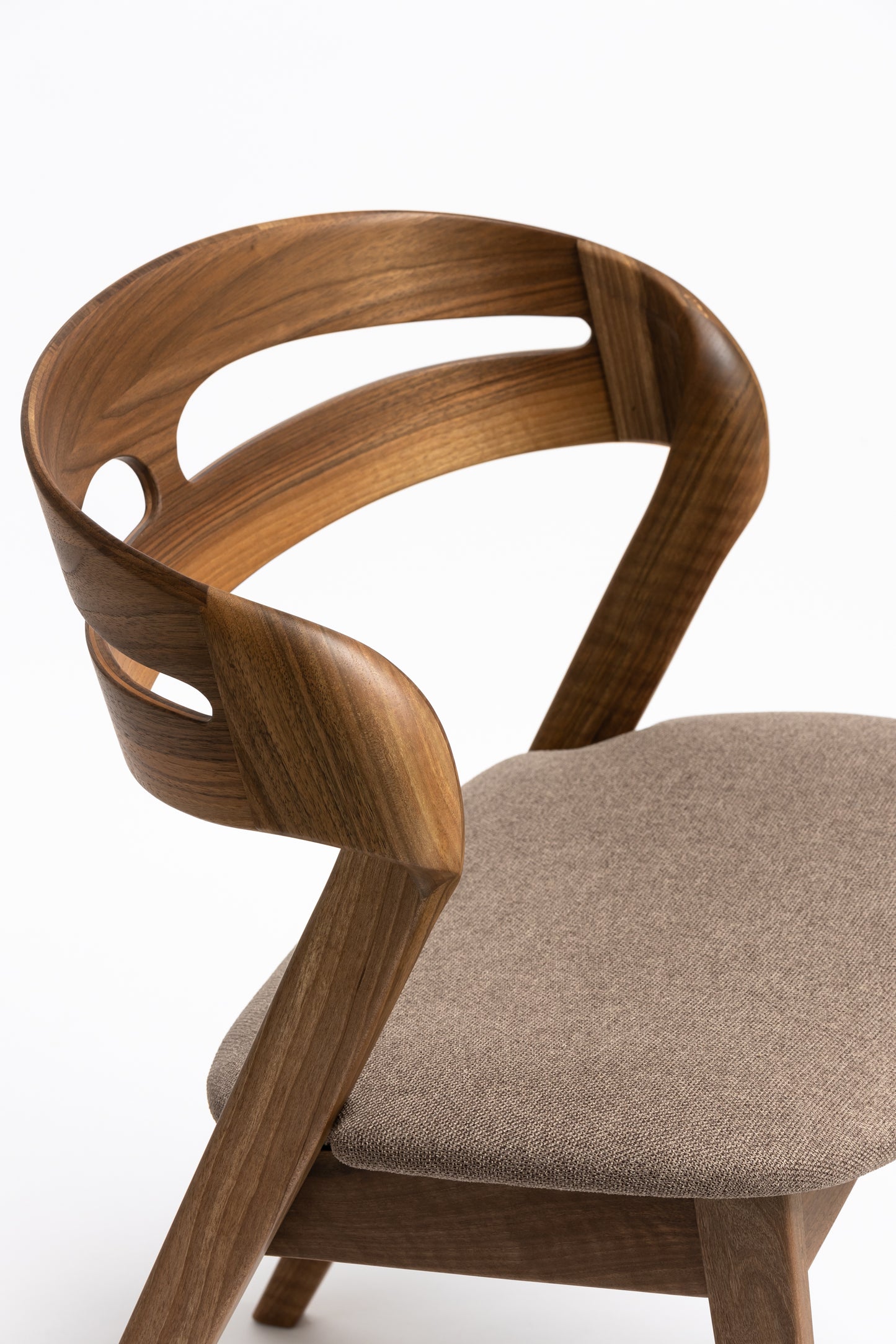 NOAH | Chaise de salle à manger en noyer massif