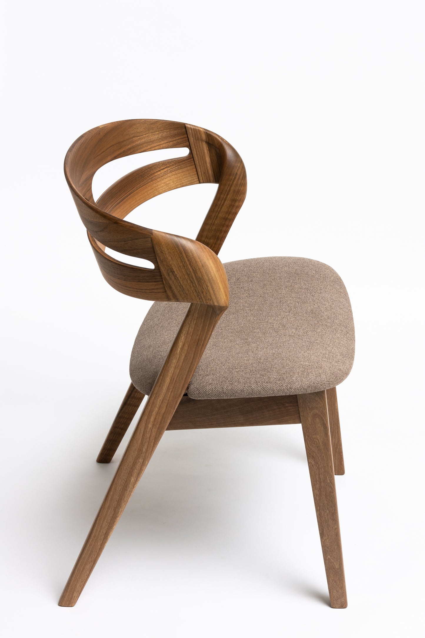 NOAH | Chaise de salle à manger en noyer massif