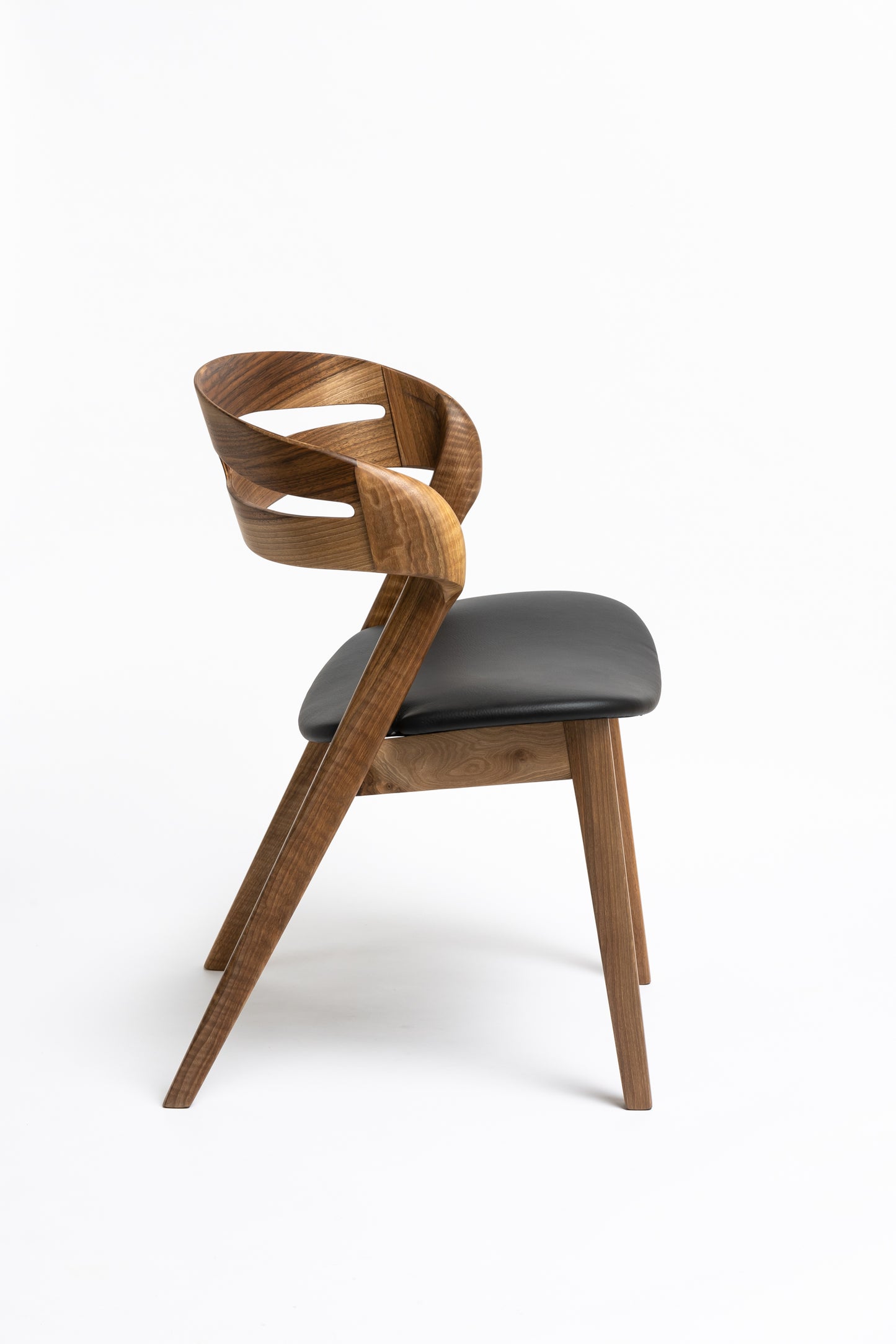 NOAH | Chaise de salle à manger en noyer massif